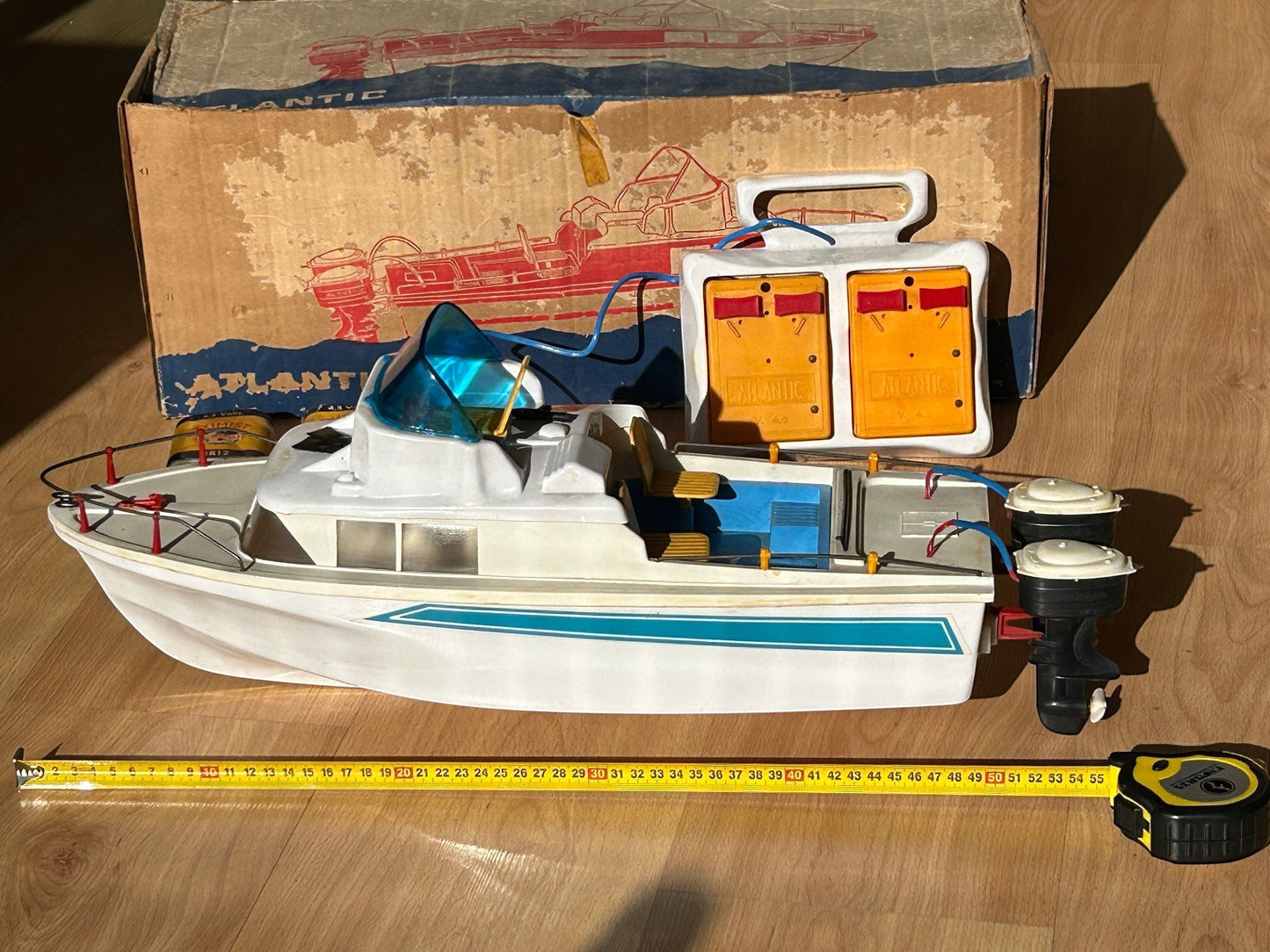 Yate Motoscafo BORA con mando · Italia años 60s
