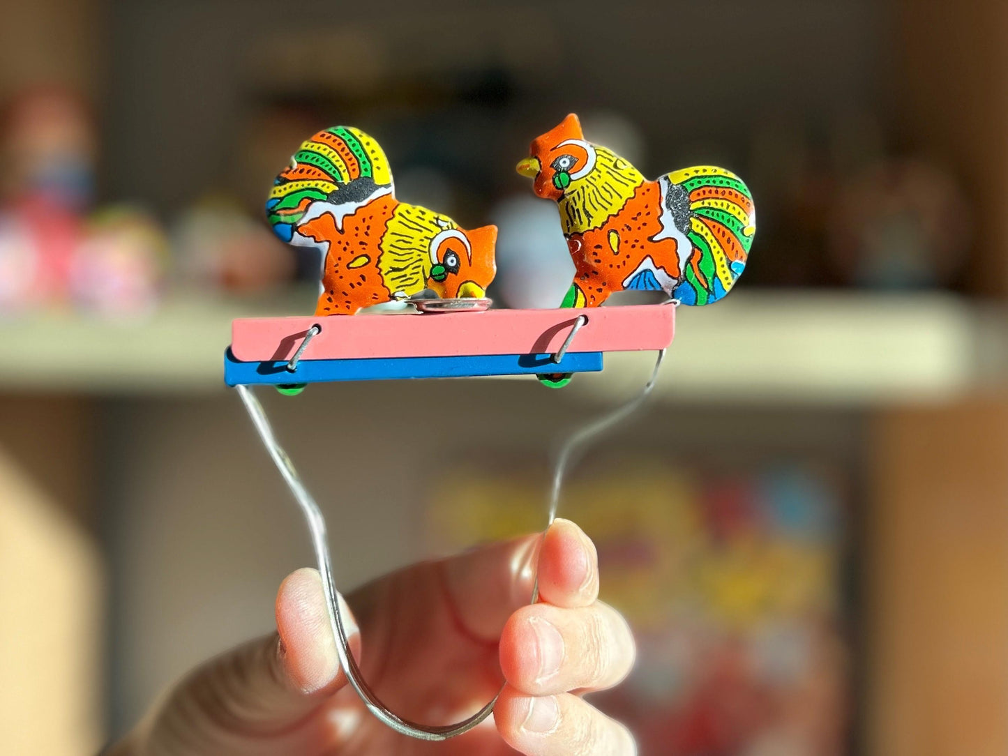 Gallinitas comiendo · Hojalata autómata