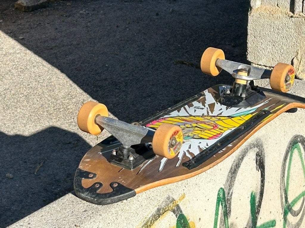 Skateboard vintage IMSPORT de Retrópica Tienda con tabla de arce, ejes Fiberlite y ruedas de uretano estilo años 80.
